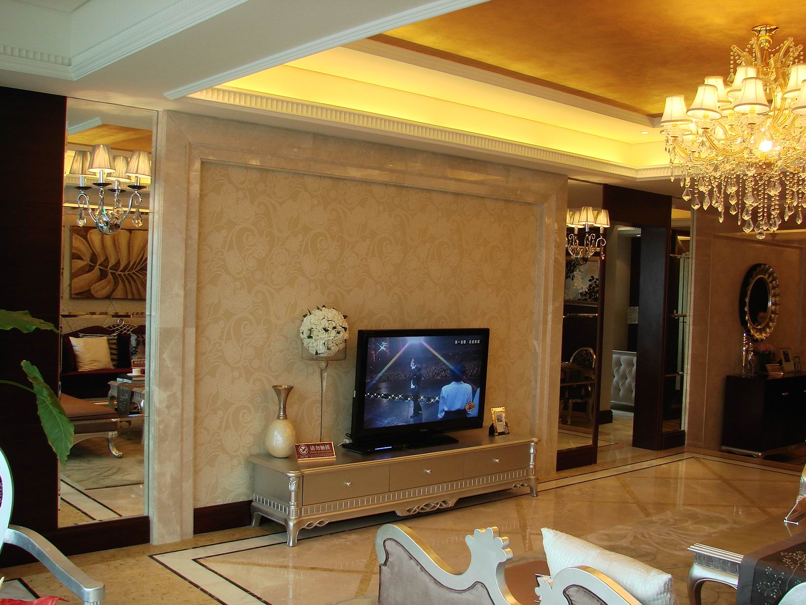 欧式 四室两厅 四居 欧式样板间 客厅图片来自超凡装饰季国华在典雅大气欧式风格样板间的分享