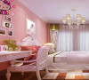女儿房运用粉红色作为主要色彩，搭配白色家具，绿色窗帘，洋溢着新鲜的喜悦，延续欧式风格的典雅意境。进入房间，仿佛置身于童话梦幻中。