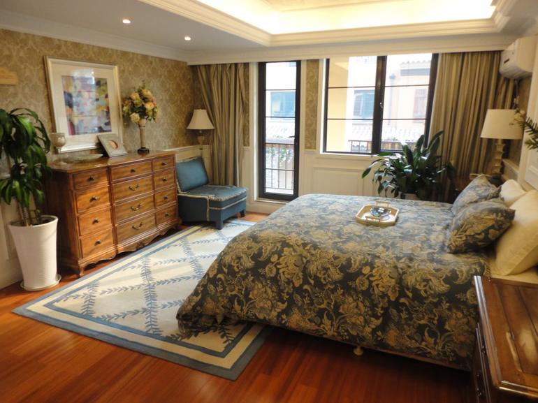 卧室图片来自北京亚光亚装饰厚宅旗舰店在奢华简欧大三居的分享