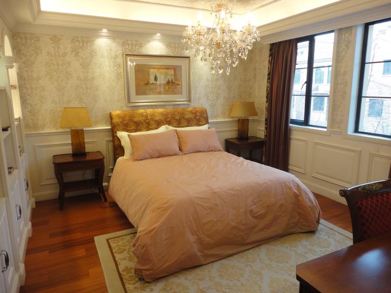 卧室图片来自北京亚光亚装饰厚宅旗舰店在奢华简欧大三居的分享