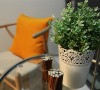 偶尔的一个小装饰，一个小盆栽，也可以对室内空间起到一个很好的点缀。