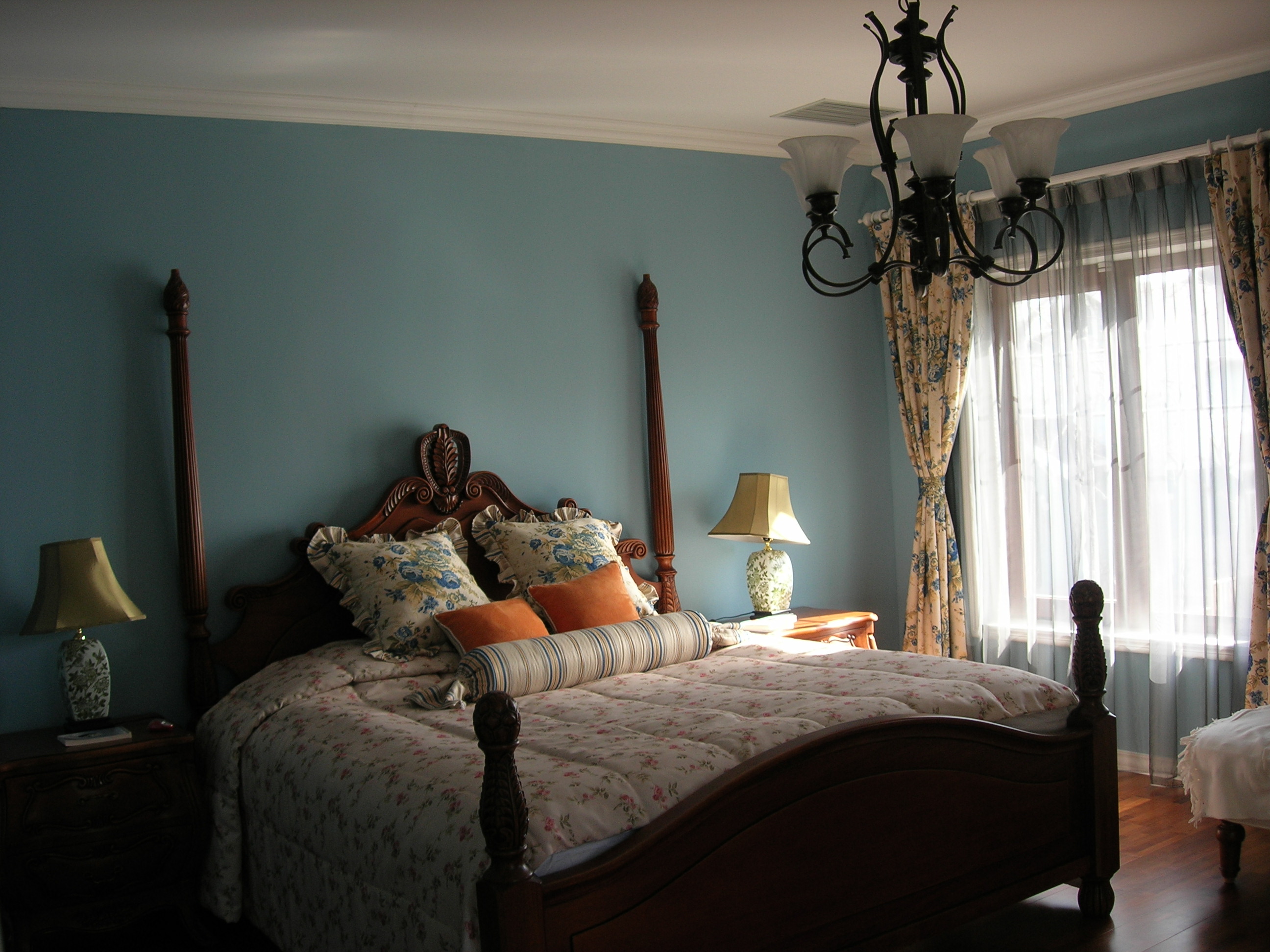 美式混搭 暖色调 休闲舒适 卧室图片来自框框在惊艳之作200平复式美式混搭实景的分享