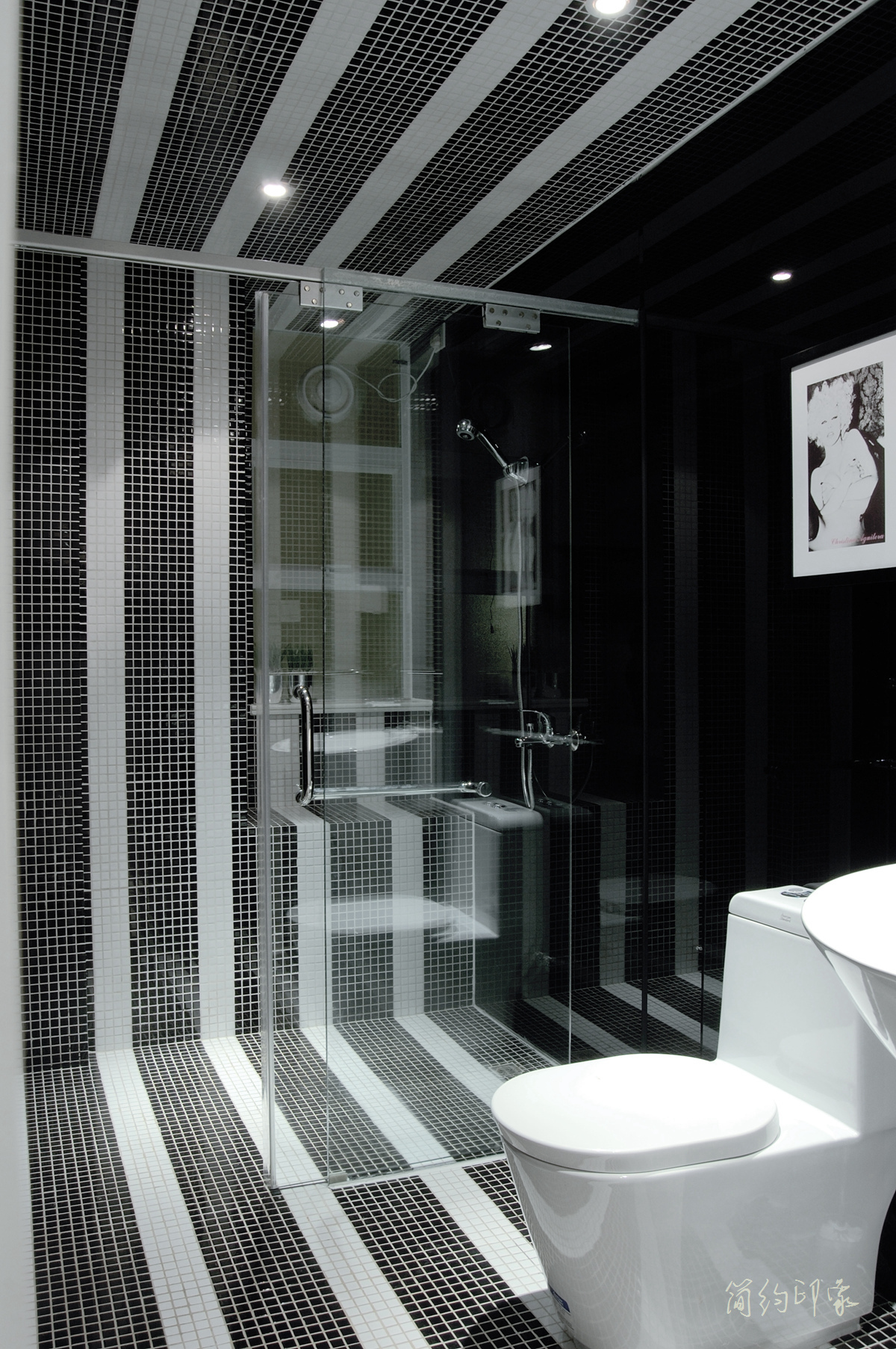简约 三居 现代 卫生间图片来自成都实创装饰在美城云庭-简约风格-黑白魅惑的分享