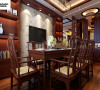 餐厅的装饰几乎都是纯木制的，尤其是餐桌椅的设计是仿古式的，整个餐厅既有古代的风格又有现代的风格，给人一种通古博今的感觉。