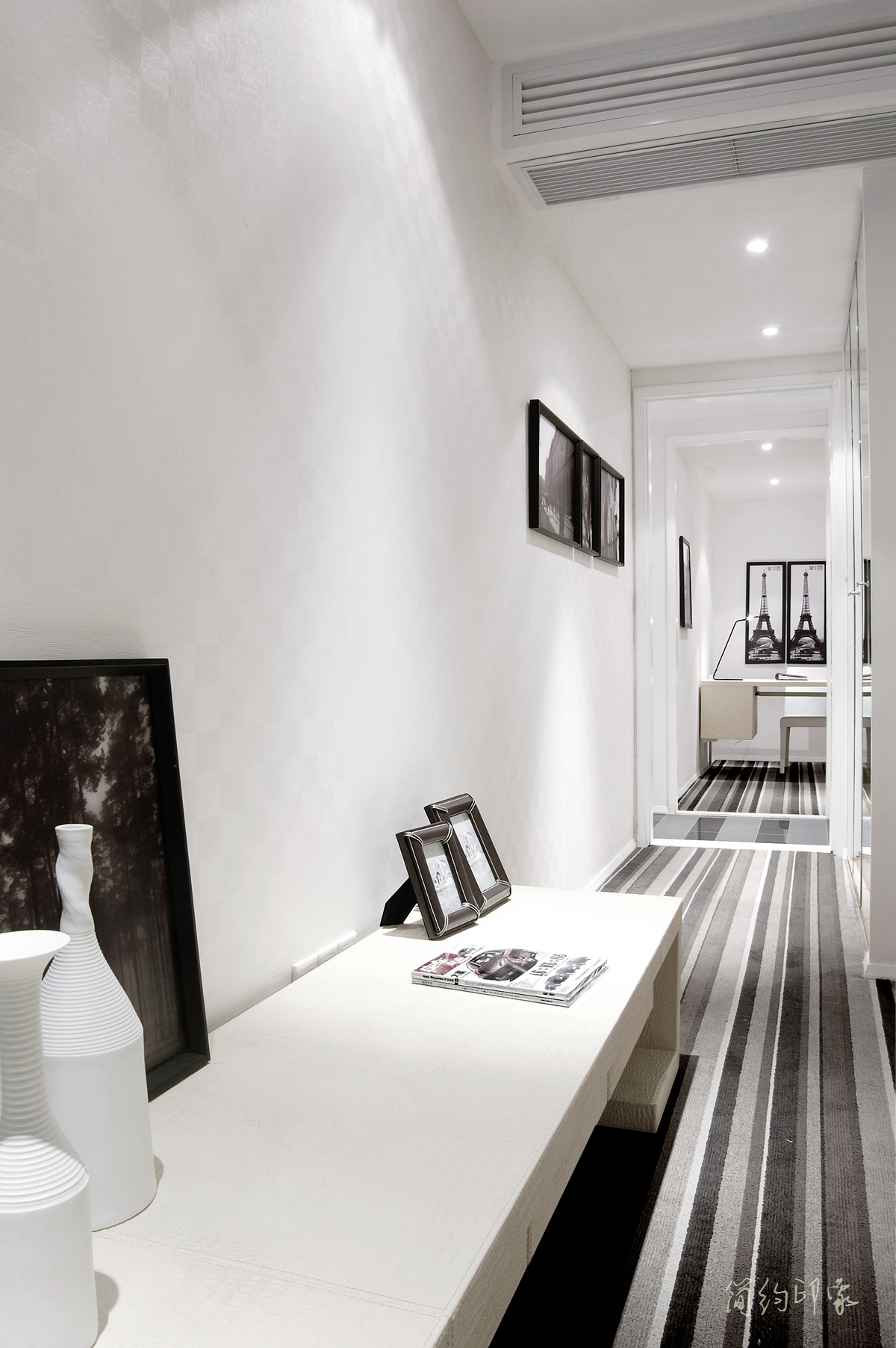 简约 三居 现代 客厅图片来自成都实创装饰在美城云庭-简约风格-黑白魅惑的分享
