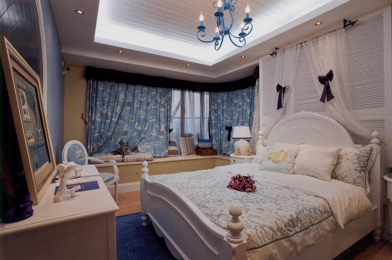地中海 三居 白领 收纳 80后 小资 卧室图片来自实创装饰百灵在80后宅女15万精心装扮的分享