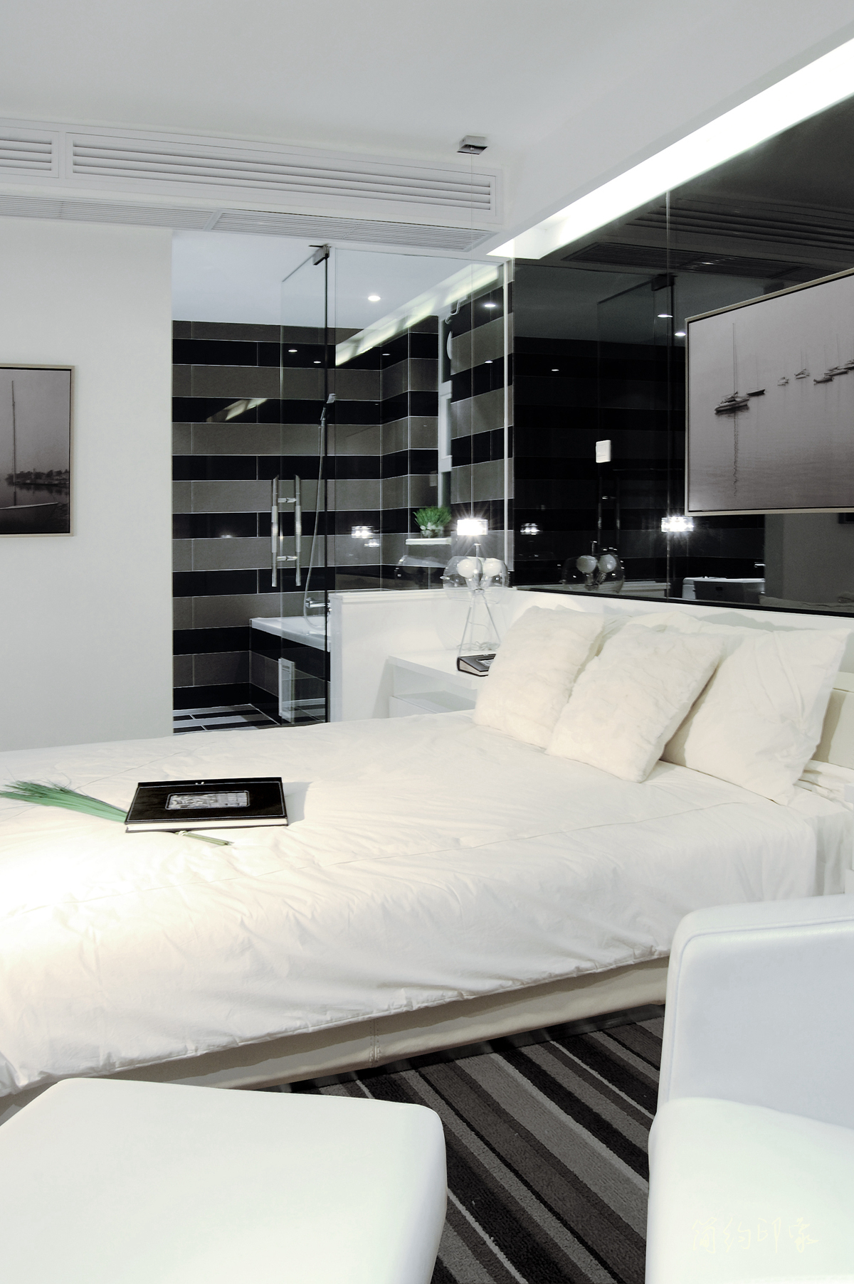 简约 三居 现代 卧室图片来自成都实创装饰在美城云庭-简约风格-黑白魅惑的分享
