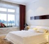 卧室主要注重功能性，家具摆放合理，温馨时尚。简单的床头背景墙凸显整个设计的主题。