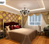 华丽的吊灯，精美的家具造型，紫色与黄色相搭配的床头墙，将卧室温馨浪漫的的情调发挥到极致。