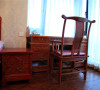 中式书桌和座椅
