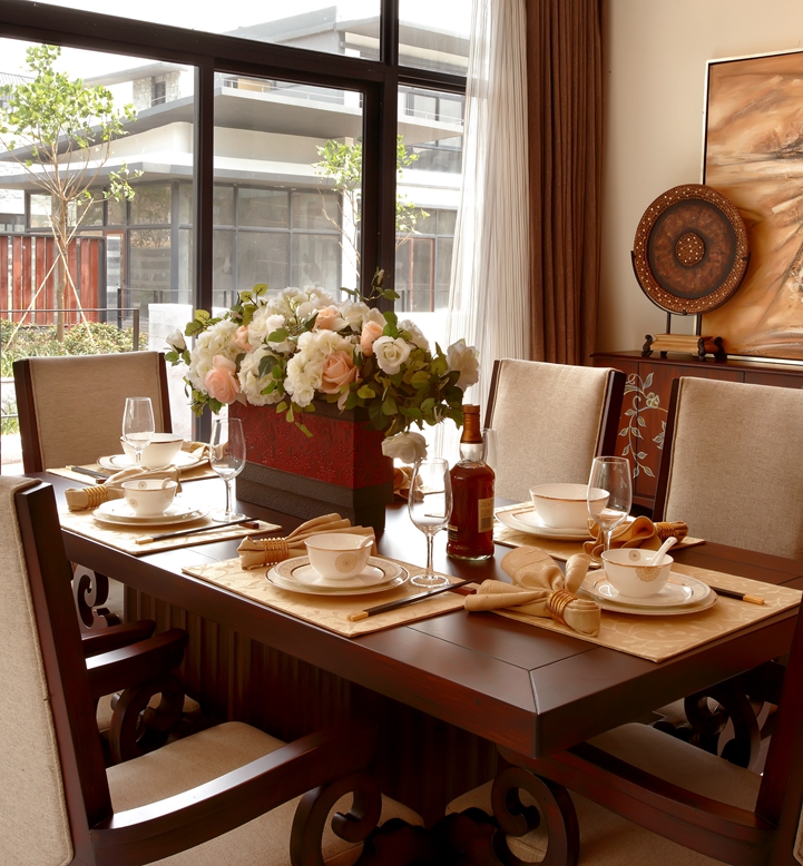 餐厅图片来自生活家丽丽在龙山华府136平米中式，三居室的分享