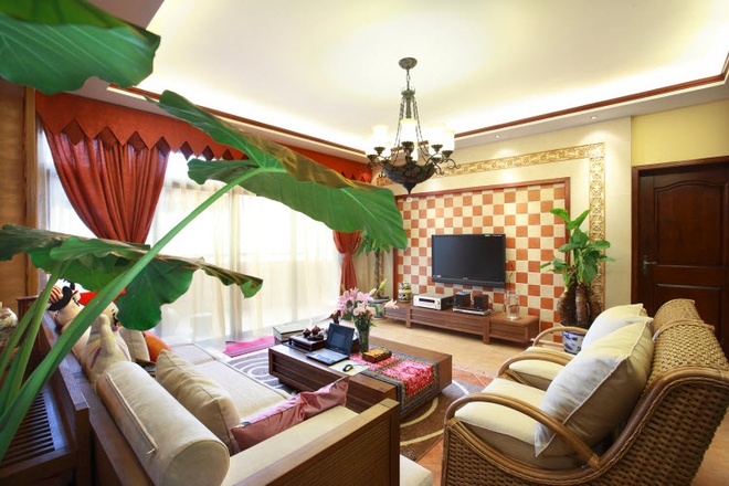 客厅图片来自家装大管家在墨绿色芳香 97平绚丽民族风家居的分享