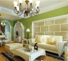 客厅空间的设计融入了亮丽的地中海风格和清新的田园风格