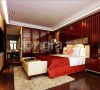 卧室还是以红色实木为主，把中式风格的元素体现的更加透彻