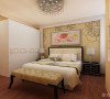 卧室空间温馨优雅，私密性强，是理想的居住空间。