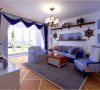 客厅采用石膏线加上石膏板装饰视觉上提升空间的高度，花草纹路窗帘布料与墙面的海蓝色相适应。