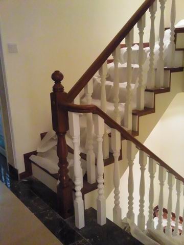 别墅 楼梯图片来自博览天下在弗莱明戈-280平米欧式风格的分享