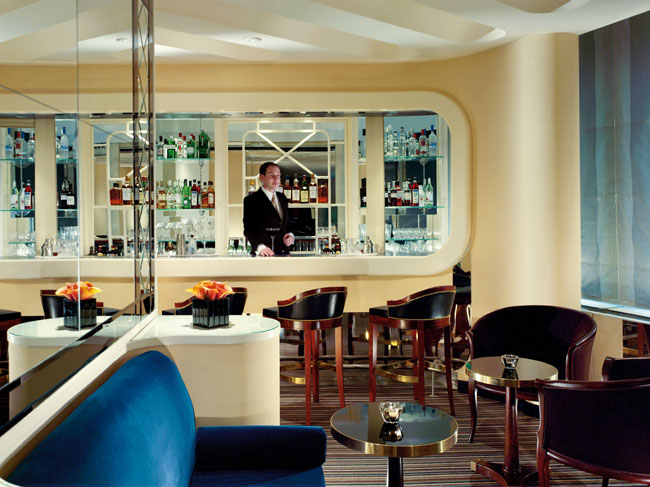 三居 别墅 客厅 卧室 厨房 餐厅 高度国际 装饰设计 高度希文图片来自高度国际装饰宋增会在伦敦Fairmont Savoy的分享