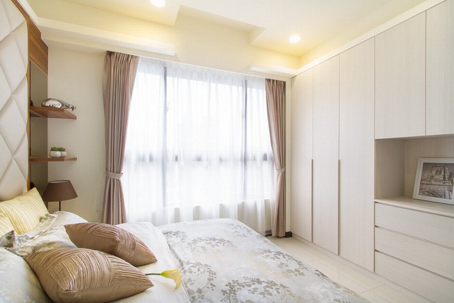 卧室图片来自家装大管家在110平木色简约时尚气息三居室的分享