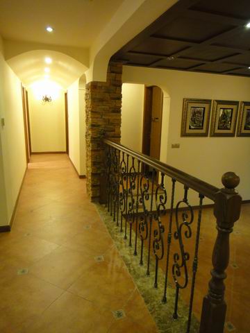 别墅 楼梯图片来自博览天下在龙城一号-340平米美式风格的分享