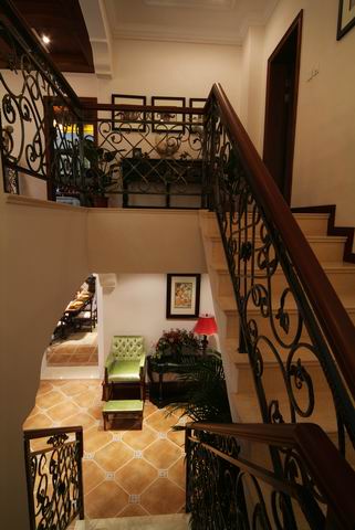 欧式 楼梯图片来自博览天下在鹭湖宫-312平米欧式风格的分享