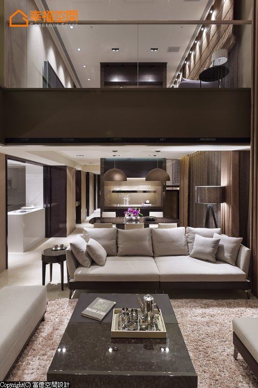 现代风格 三居 跃层 客厅图片来自幸福空间在雅致人文 264平最美艺术宅！的分享
