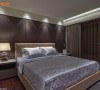 设计师将设计线条减至最低，保留卧眠空间的纯粹与舒适。
