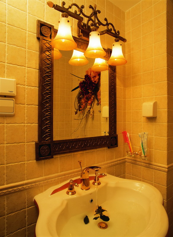 简约 古典 三居 家居 风水 生活 广州装修 设计 室内 卫生间图片来自实创装饰集团广州公司在光采照人，有活力，很浪漫。的分享