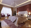 线条简洁的家具、到位的软装，上面的卧室是现代简约风格的经典作之一。床背后简单时尚的挂画是现代简约派的代表产品。 空间简约，但色彩的搭配弥补了视觉上的单调。