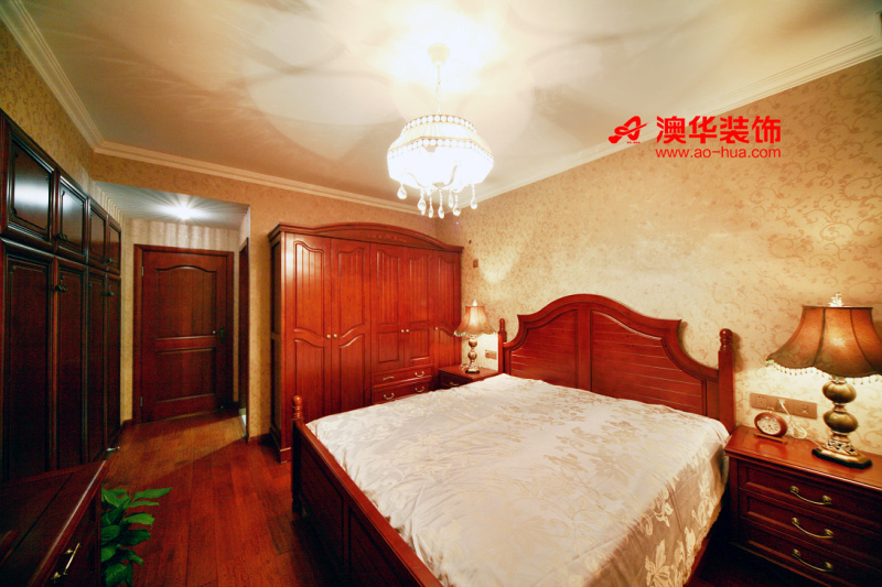 三居 中式 奢华 新中式 卧室图片来自用户5193438255在新奢华中式风新都会高贵三居室的分享