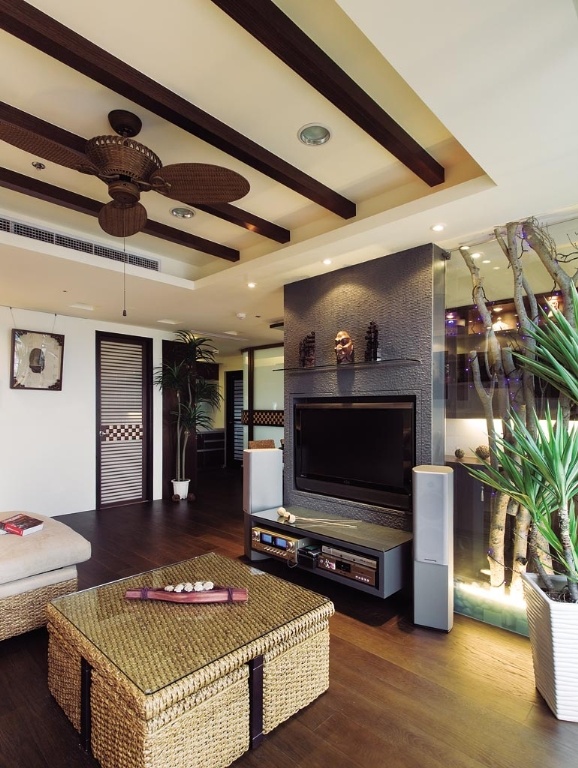 客厅图片来自家装大管家在浪漫巴里岛 67平异国风情两居室的分享