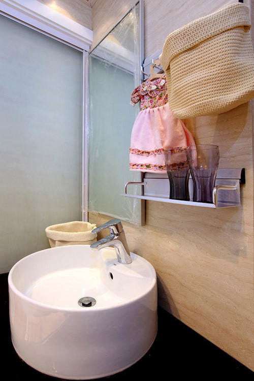 小户型设计 婚房设计 现代简约 开放式厨房 卫生间图片来自上海实创-装修设计效果图在62平小屋超喜庆婚房设计的分享
