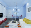 客厅采用的是静雅的灰白色和部分现代感强的不同样式或者菱形方块形成的影视墙