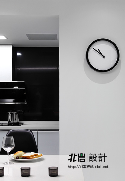 现代 极简 黑白 厨房图片来自北岩DESIGN在【北岩实景作品】黑白视界的分享