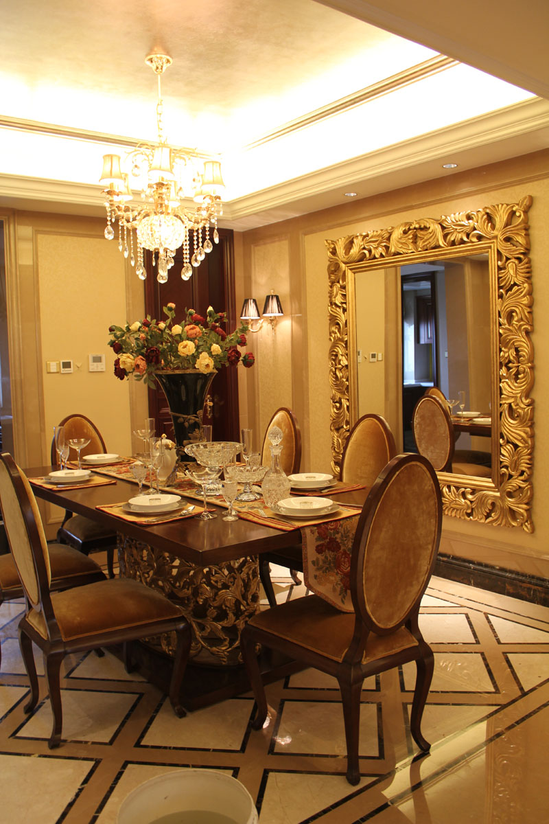 餐厅图片来自潍坊万泰装饰在震撼样板间 320平奢华欧式别墅的分享