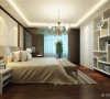 主卧室的色调为白色为主的暖色，搭配软包和中式花格，增加了中式的韵味，造型优美的简约床，白色博古架，让这个空间充满浪漫的新中式生活气息。