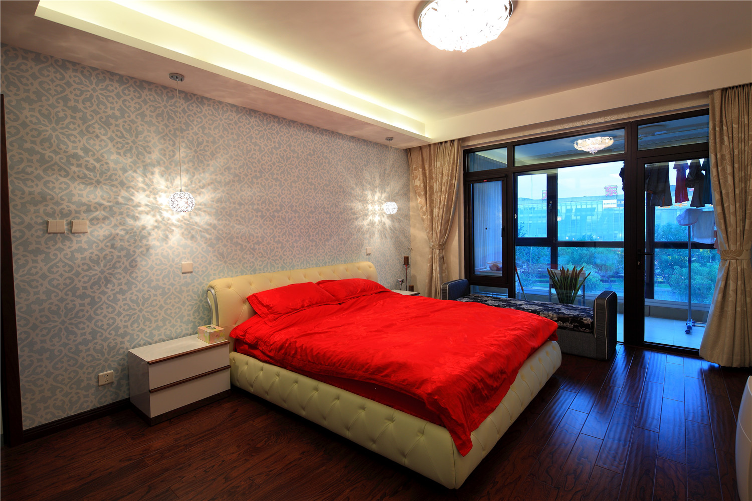 卧室图片来自沙漠雪雨在御翠尚府  140中欧混搭三居的分享