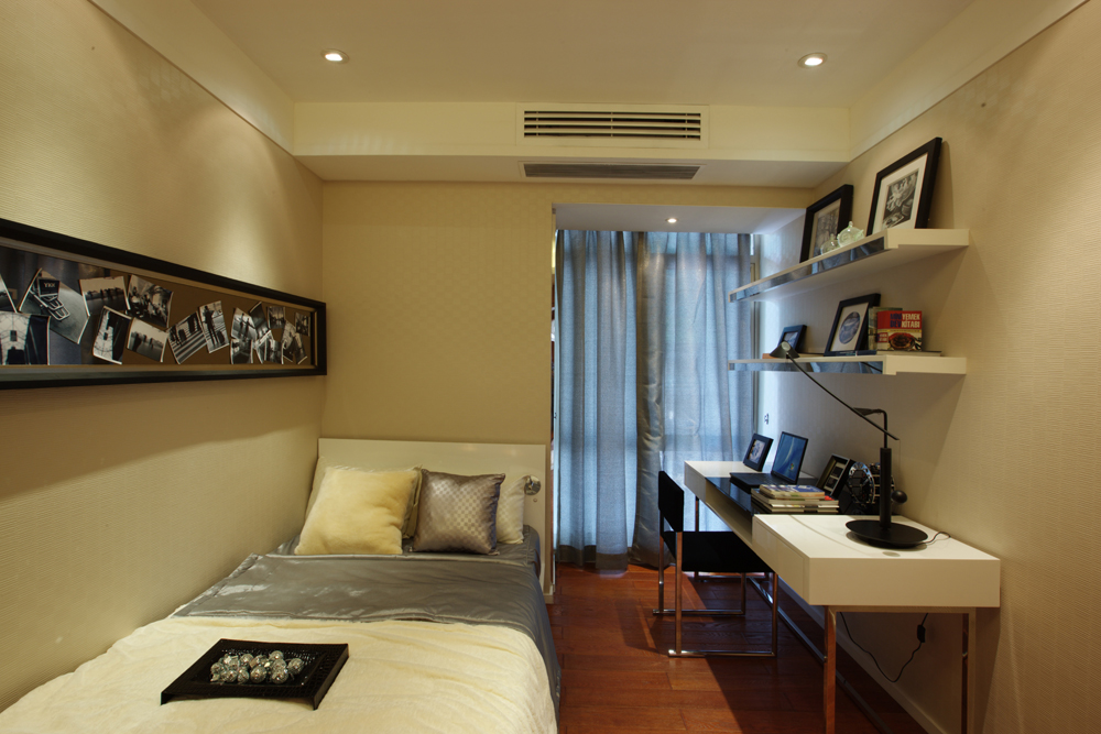 卧室图片来自潍坊万泰装饰在港式风情画 180平现代奢华港式的分享