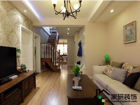 简约 欧式 田园 混搭 二居 三居 别墅 客厅 卧室图片来自上海倾雅装饰有限公司在简美风格的分享
