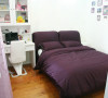 以紫色为主调的卧室尽显少女风格。