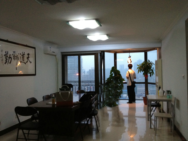 珠江帝景 二居室 现代风格 高度国际 装修设计 客厅图片来自高度国际装饰宋增会在88平米 珠江帝景  时尚简约的分享