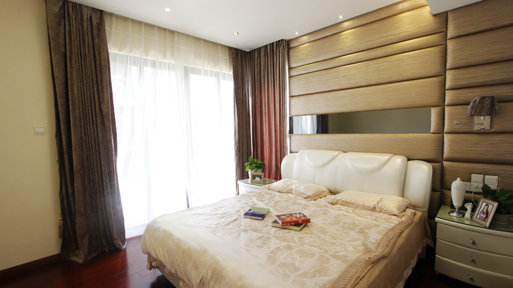 卧室图片来自深圳浩天装饰在圣莫丽斯李总豪宅的分享