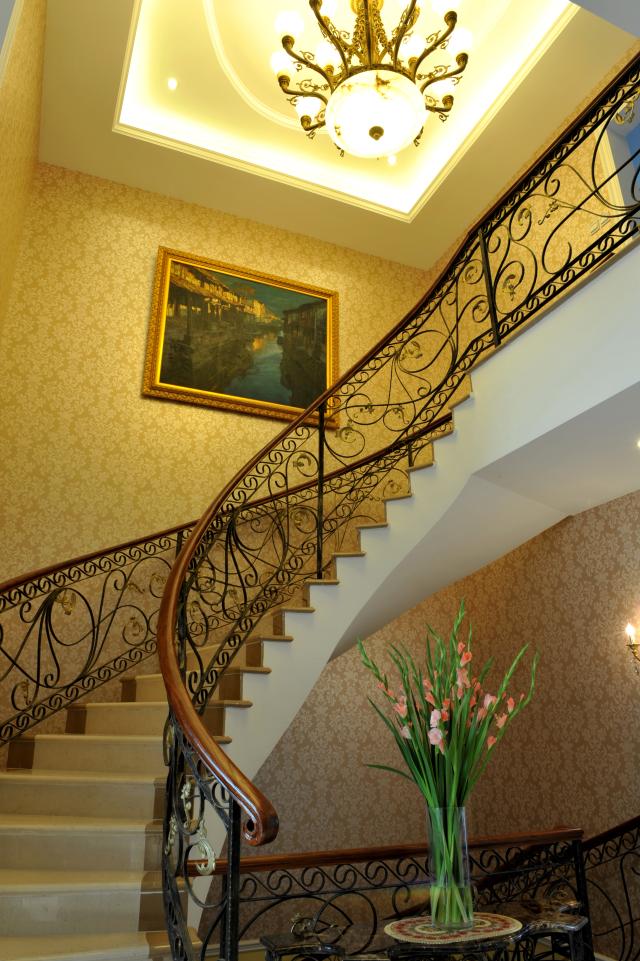 别墅装修 别墅设计 楼梯图片来自天津别墅装修在京津新城的分享