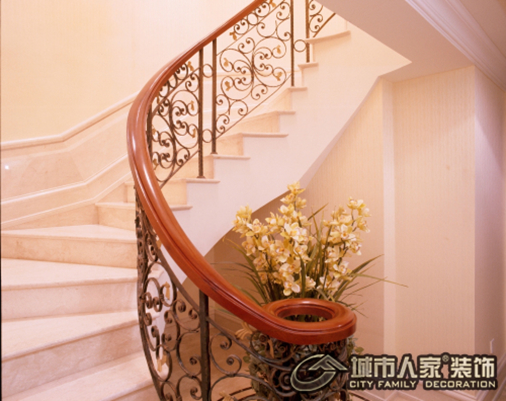 欧式 别墅 80后 小资 奢华 高端大气 楼梯图片来自天津行云创意装饰设计有限公司在社会山的分享