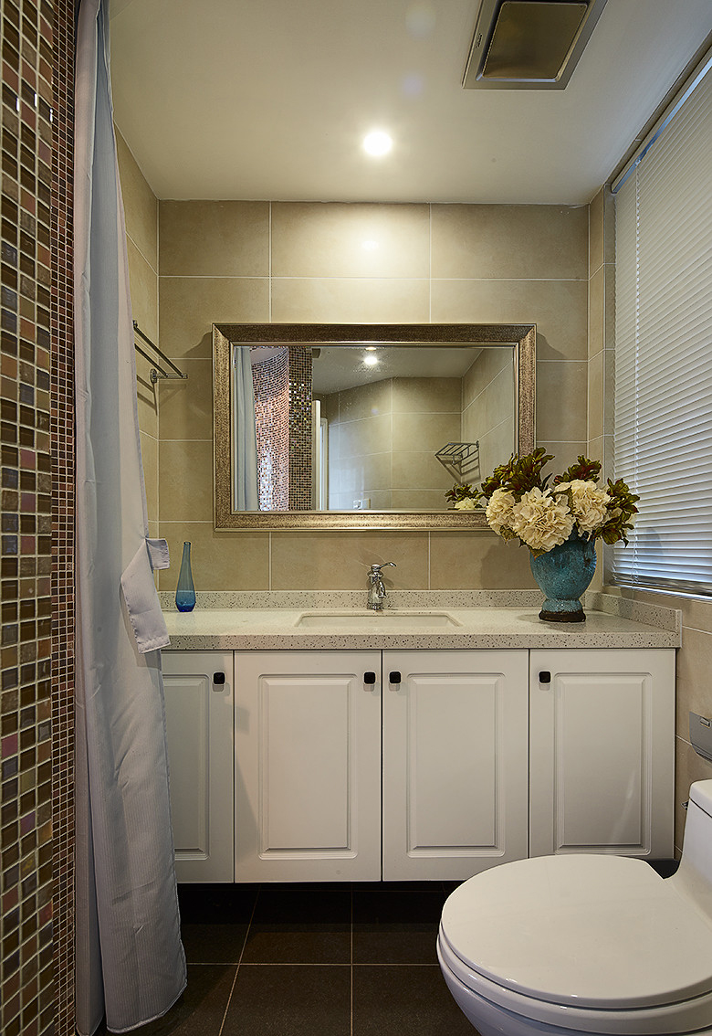 卫生间图片来自家装大管家在139平美式风格 恬淡中的小清新的分享