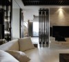 以纯净现代为主轴，以黑白两色做铺陈，配以简洁明快的家具软饰，勾勒出空间的简练时尚，纯粹的黑白色调间，呈现出简约踏实的一面