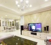 客厅是现代华丽风格的代表，电视墙造型其实很简单，但却是用的是石材噢！整体色调清新淡雅，处处彰显生活品质和细节！