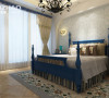首先在地中海卧室颜色的选择上上面，蓝色的选择不是非常干脆的蓝色，而且经过渲染带有一点深色的蓝色，这种色彩在卧室装修中能起到调节气氛的作用，为生硬的卧室带来一个暖色的浪漫。
