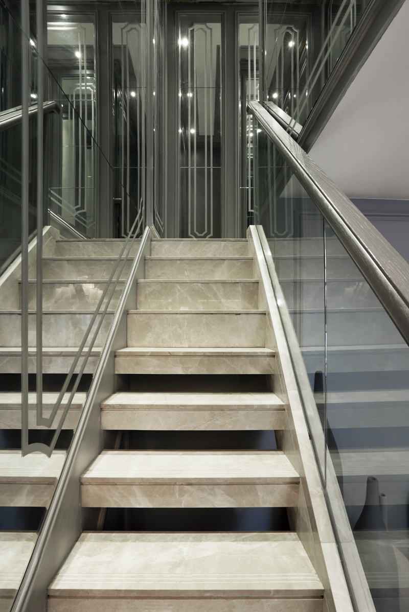 简约 欧式 复式 样板房 KSL设计 楼梯图片来自香港KSL设计事务所在雅致银灰 精锐新贵—KSL样板房的分享