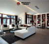 客厅：黑白灰加上自然的木纹质感营造低调却格调的客厅空间